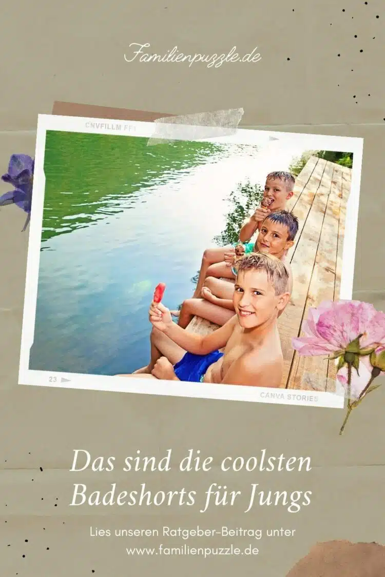 Eine schicke Badeshorts für Jungen - und der Sommer kann kommen! Auf dem Foto: Jungs sitzen am Wasser und essen ein Eis.