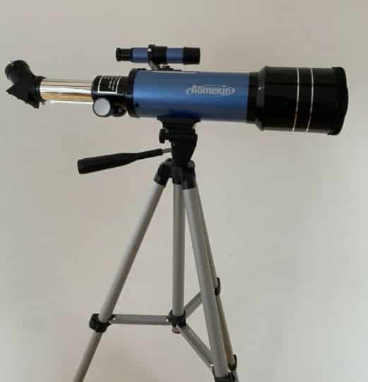 Das Aomekie Teleskop Astronomie 70/400 Fernrohr Teleskop für Kinder Einsteiger Amateur-Astronomen mit Aluminium Stativ Smartphone Adapter und Mondfilter.