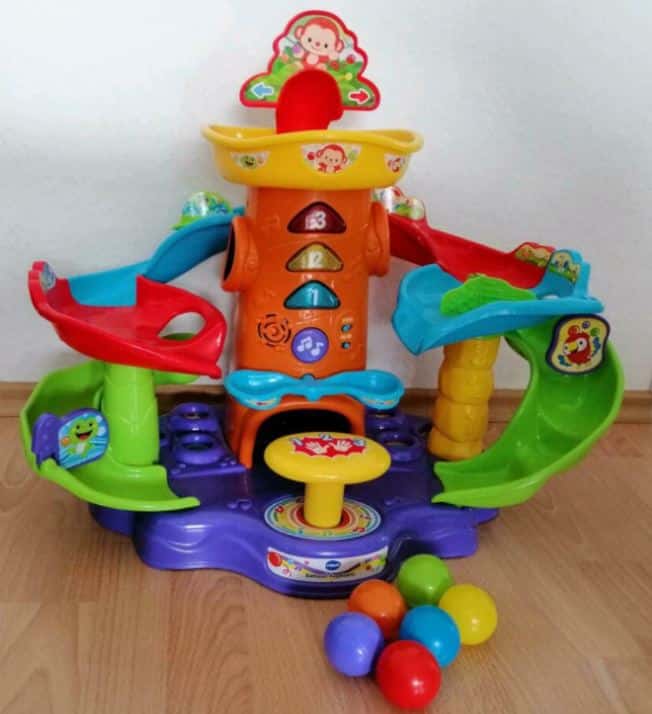 Eine bunte Kegelbahn.