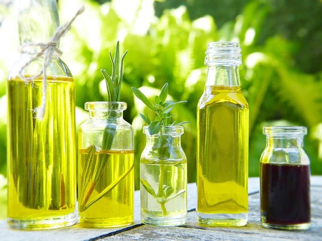 Olivenöl in Flaschen.
