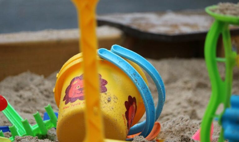 ᐅ Sandkasten Spielzeuge! Wo soll man sie aufbewahren?