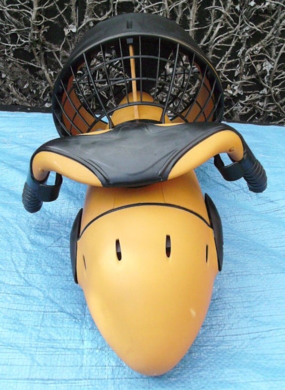 Ein Unterwasser-Scooter von Yamaha.