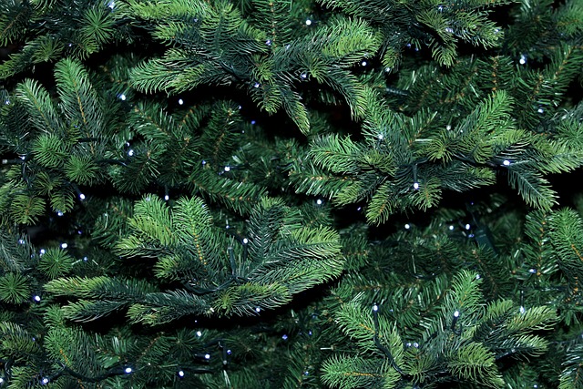 Künstlicher Weihnachtsbaum mit Naturgetreuen Spritzguss Elementen.