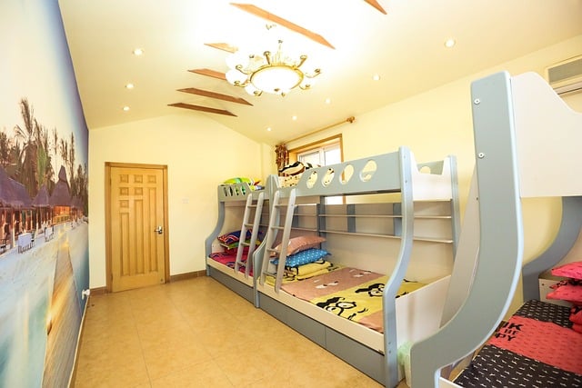 Welche sind die besten platzsparenden Betten für 2 Kinder?