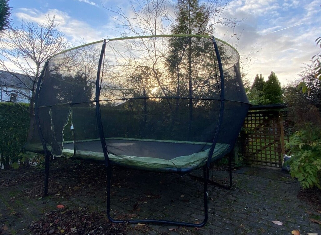 Wenn du auf der Suche nach einem hochwertigen Trampolin bist, das dir stundenlangen Spaß und Bewegung bietet, dann solltest du ein 244 cm großes Trampolin in Betracht ziehen.