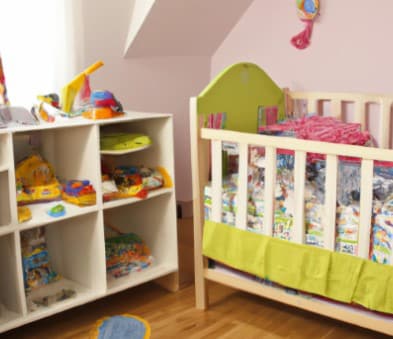 Worauf kommt es noch bei der Auswahl von Kindermöbeln für Baby- und Kleinkinder-Zimmer an?