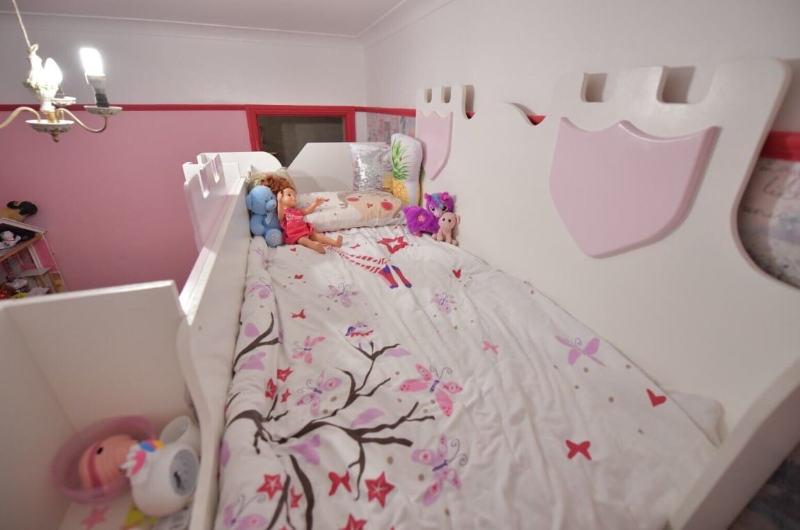 Nimm dir etwas Zeit, um darüber nachzudenken, welche Art von Bett für dein Kind und seine speziellen Bedürfnisse am besten geeignet ist.