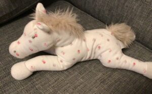 Wir haben uns verschiedene Kuscheltier-Pferde genauer angesehen und empfehlenswerte Produkte für Dich ausgewählt.