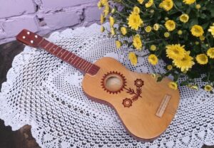 Auf dieser Seite stellen wir Dir unsere Favoriten für Spielzeug-Gitarren vor.