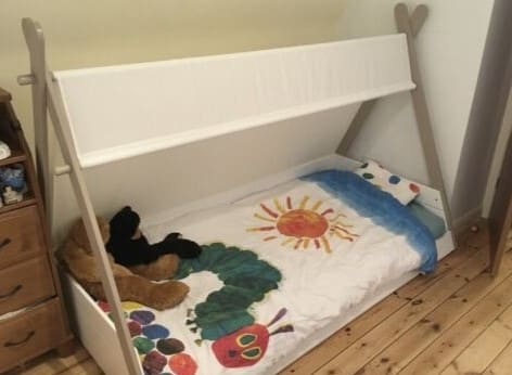 Tipi-Betten können auch die Fantasie der Kinder anregen, da sie als behelfsmäßige Festungen oder Spielhäuser genutzt werden können