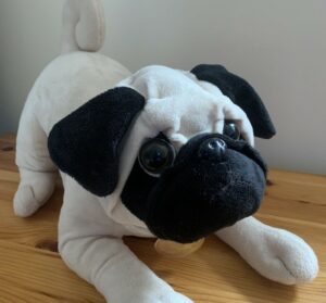 6 Mops-Kuscheltiere, die dein Kind glücklich machen