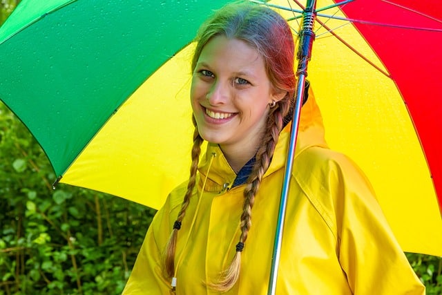 Du Suchst Die Perfekte Regenjacke? Hier Findest Du Die Besten Wasserdichten Modelle Für Damen!