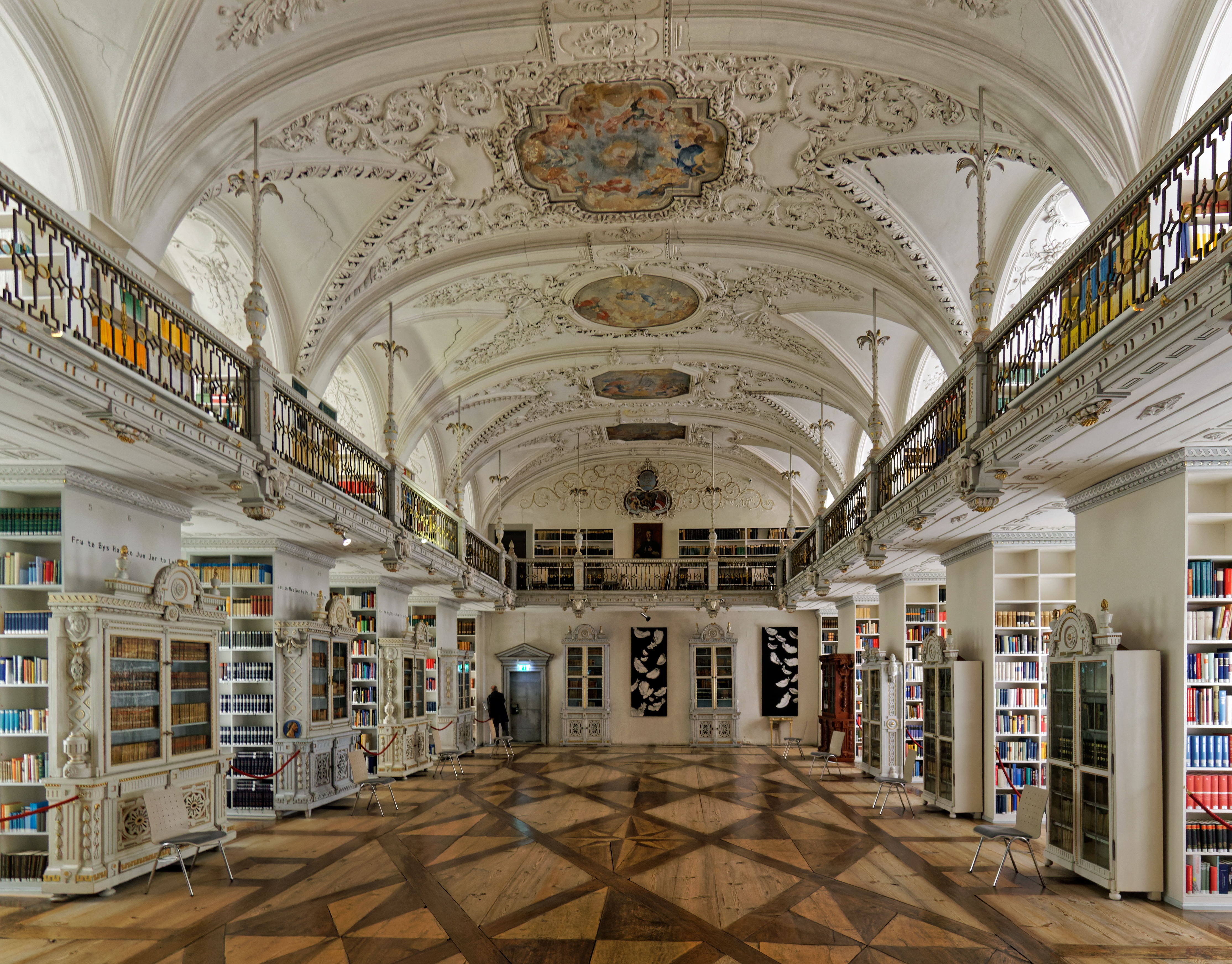 2521787 bis 1796 wurde die Bibliothek des Klosters Salem im klassizistischen Stil neu gestaltet. 01