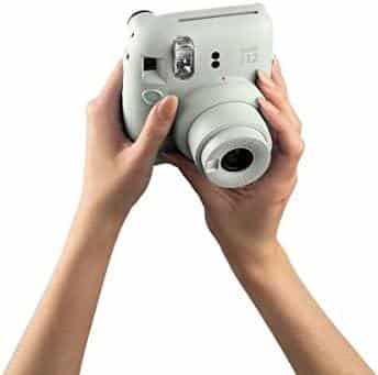 Wir testen die INSTAX Mini 12 Sofortbildkamera Mint-Green + Mini Film Standard (20/PK)